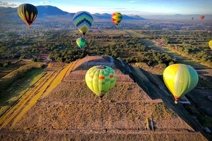 Sunrise Hot Air Balloon Over Teotihuacán: Photo-Perfect Flight and Breakfast photo 1