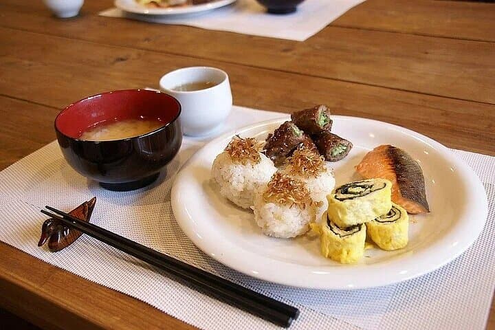 Tokyo 7-Hour Private Walking Tour and Japanese Home Cooking Class