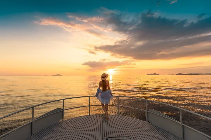 Luxury Phi Phi Sunset Speed Catamaran: Maya Bay, Phi Phi & Maiton Island