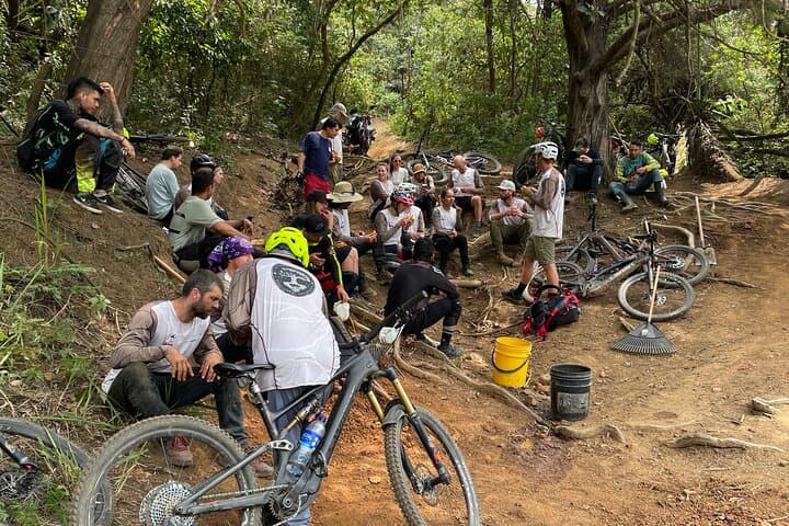 Cali Bike Park E‑Bike Private Tour — City Views, Downhill Tracks & Guacas Viewpoint