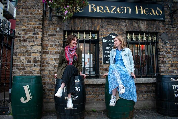 Dublin City Photo Experience: Capture Trinity, Temple Bar & Ha'penny Bridge photo 3