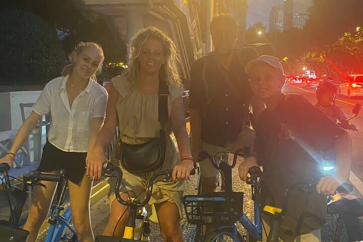 Pedaling Shanghai: 3-Hour Bike Tour with Coffee Break through the Bund & French Concession photo 5