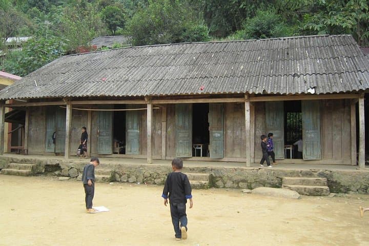 Sapa Trekking 2 Days 1 Night: Ta Van Bungalow Homestay & Rice Terrace Hike photo 5
