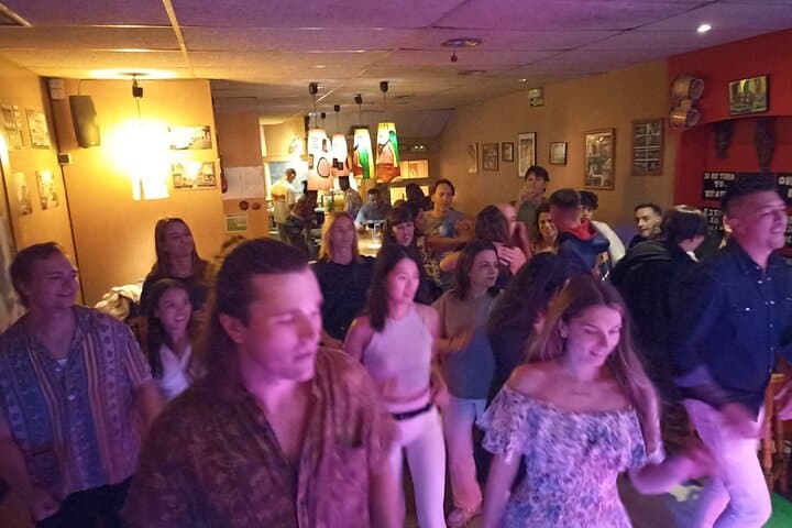 Barcelona Salsa & Latin Dance Night: Beginner-Friendly Workshop and Club Crawl