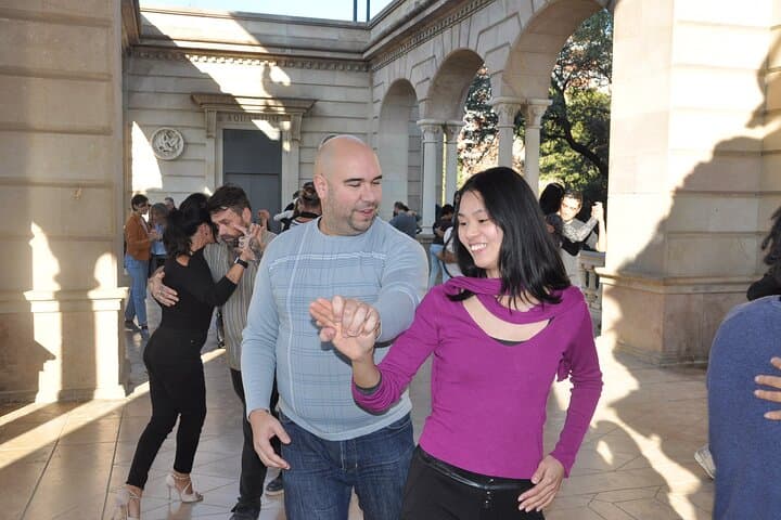 Barcelona Salsa & Latin Dance Night: Beginner-Friendly Workshop and Club Crawl photo 5