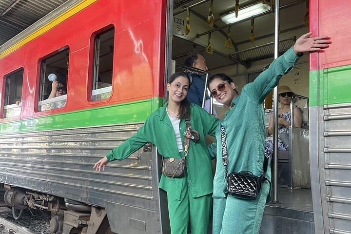 Maeklong Railway and Damnoen Saduak Floating Market Day Trip from Bangkok photo 3
