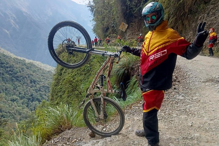 Death Road Bolivia: Full-Day Downhill Mountain Bike from La Paz photo 2