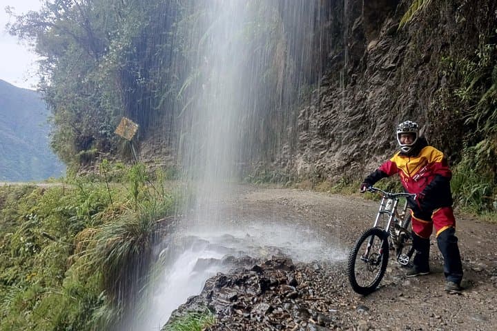 Death Road Bolivia: Full-Day Downhill Mountain Bike from La Paz photo 4