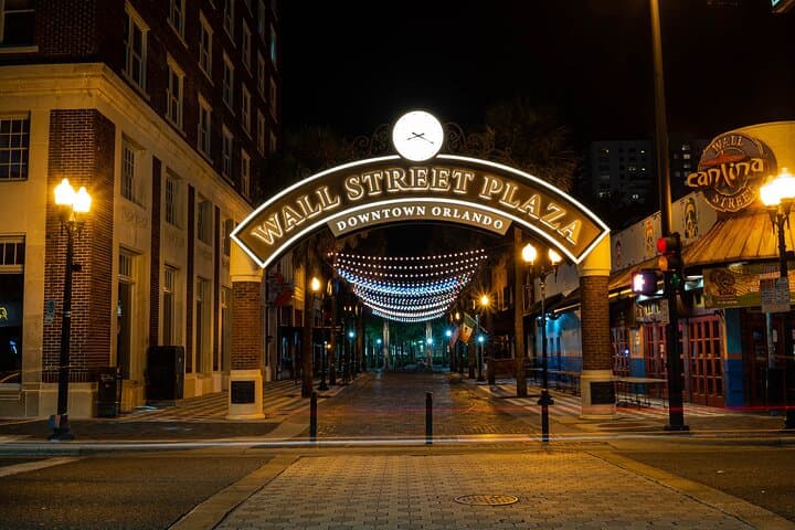 Orlando Haunted Pub Crawl: Boos and Booze Downtown Ghost Bar Tour photo 4