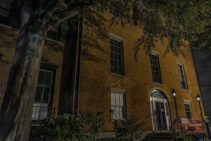 Downtown DC Haunted Pub Crawl: Historic Bars & Ghost Stories photo 4