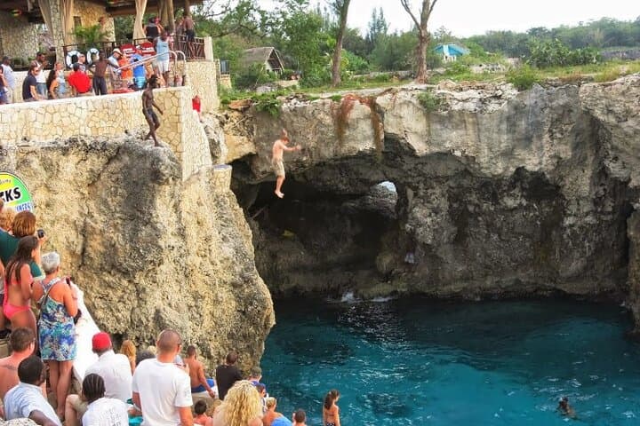 Explore Negril: Seven Mile Beach to Rick's Cafe photo 4