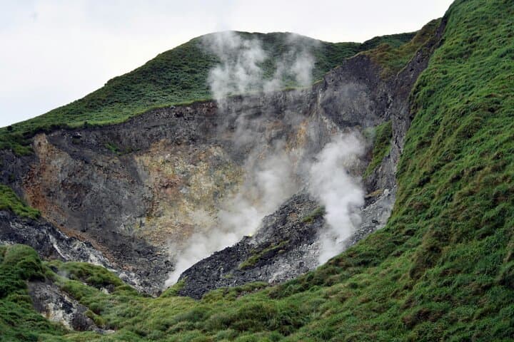 Soak and Skyline: Taipei 101 to Yangmingshan Hot Springs Day Tour photo 2