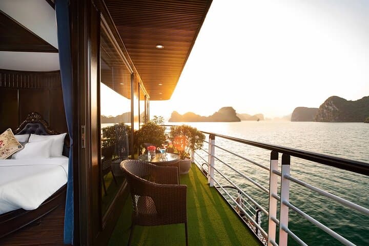 Lan Ha Bay Overnight Cruise: La Casta Regal 2-Day Experience photo 6