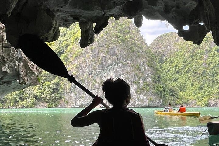 Lan Ha Bay Full-Day Kayaking & Cliff-Jumping: Guided Adventure from Cat Ba photo 3