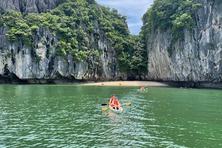 Lan Ha Bay Full-Day Kayaking & Cliff-Jumping: Guided Adventure from Cat Ba photo 6