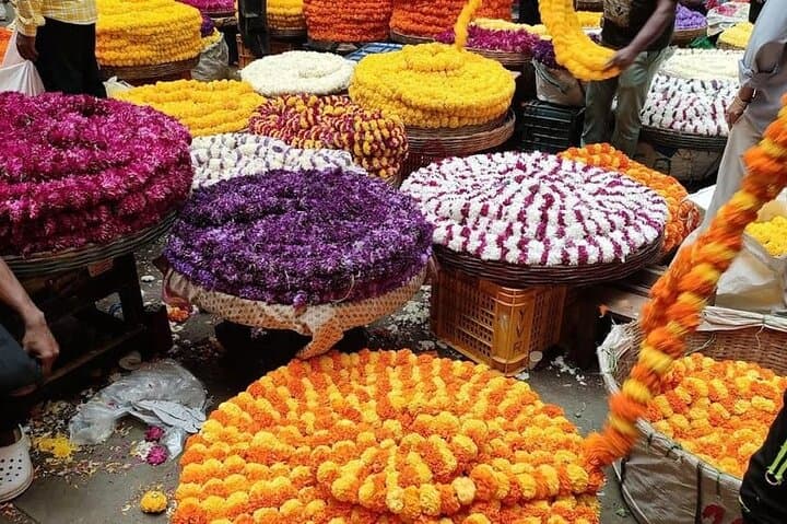 Bengaluru Evening Food Street Walk & KR Market Culinary Tour photo 4