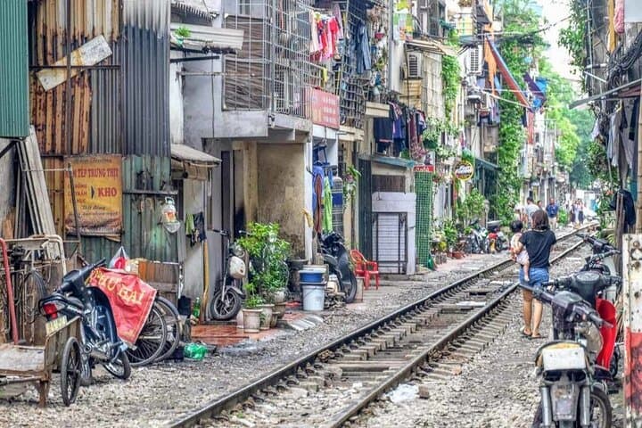Private Hanoi Walking Tour Through Train Street and the Old Quarter photo 4
