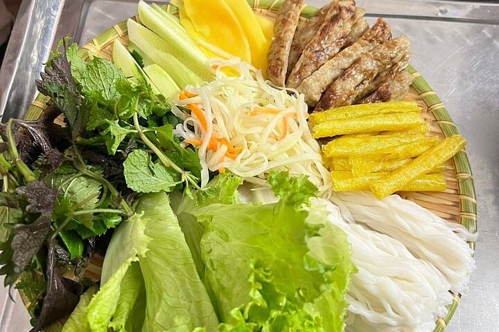 Hanoi street food walk and Train Street experience: Old Quarter tasting tour photo 3