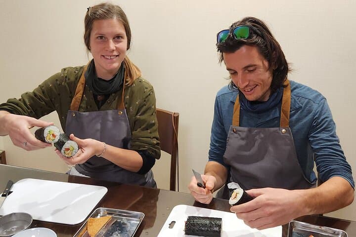 Nishiki Market Private Sushi Class & Townhouse Sake Tasting in Kyoto