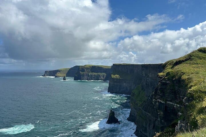 Private Luxury Day Trip to the Cliffs of Moher from Dublin