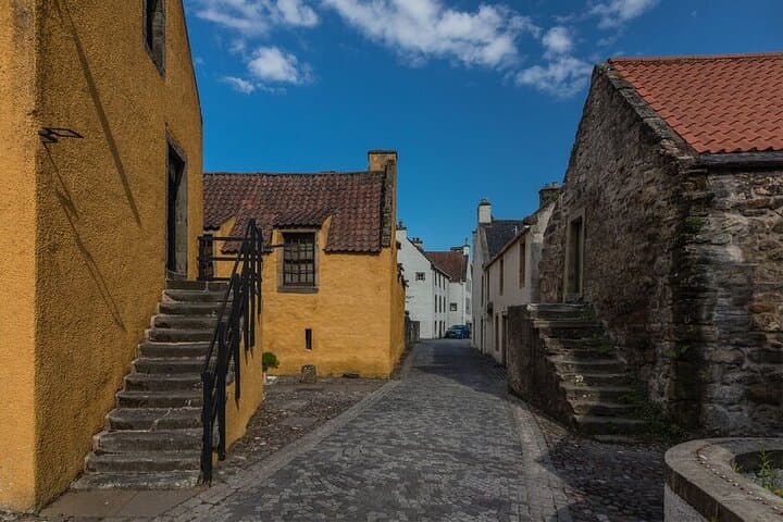 Culross Outlander Walking Tour from Edinburgh: Historic Filming Locations & Palace Visit photo 1
