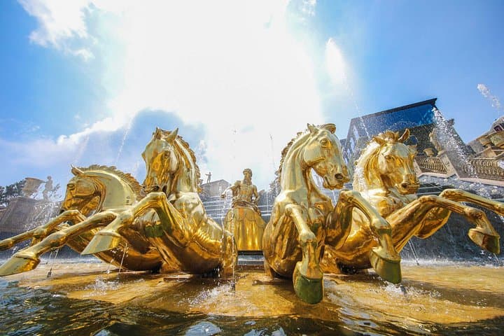 Sun World Ba Na Hills: Golden Bridge, French Village & Cable Car Day Trip
