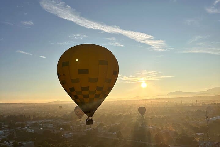 Dawn Hot Air Balloon Over Teotihuacan: Sunrise Pyramids & Valley Views