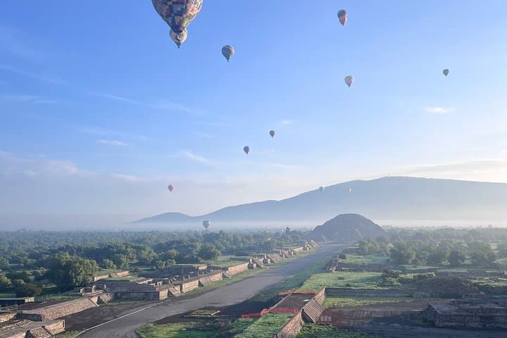 Dawn Hot Air Balloon Over Teotihuacan: Sunrise Pyramids & Valley Views photo 2