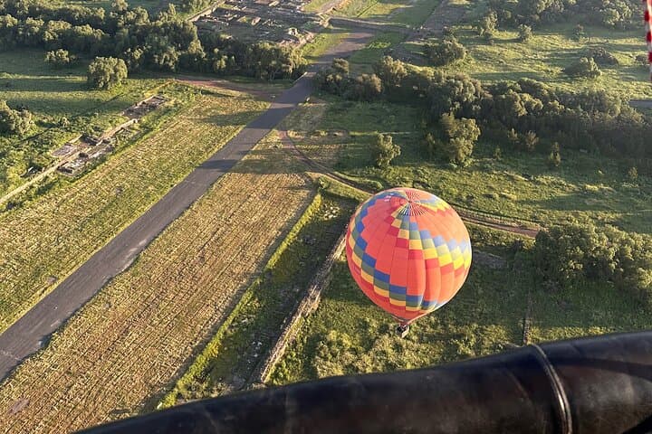 Dawn Hot Air Balloon Over Teotihuacan: Sunrise Pyramids & Valley Views photo 6