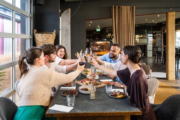 Taste of Waiheke: Guided Food & Wine Tour from Auckland