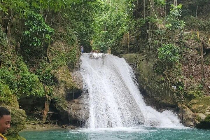 Aqua Explorer Ocho Rios: Dunn's River, Blue Hole & Bamboo Rafting