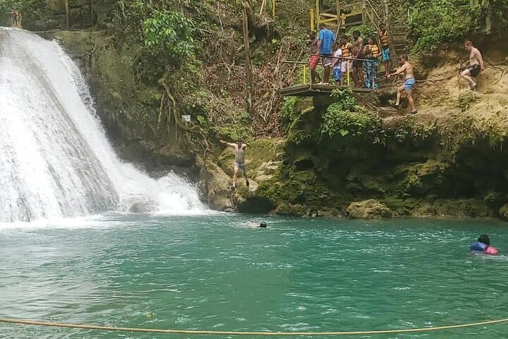 Aqua Explorer Ocho Rios: Dunn's River, Blue Hole & Bamboo Rafting photo 5