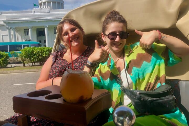 Private Colombo Tuk-Tuk Street Food Tour — 3-Hour Culinary Ride Through Pettah & Galle Face