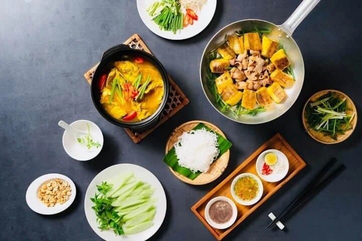 Hanoi Michelin Walking Food Tour: Old Quarter Street Eats & Egg Coffee