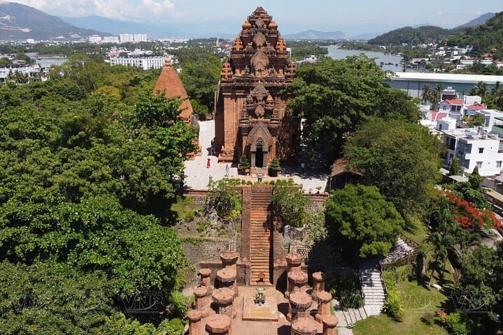 Private Nha Trang City Tour from Cruise Port — Long Son Pagoda, Ponagar & Dam Market
