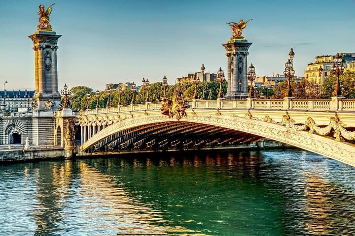 Eiffel Tower Walking Tour & Seine Boat: Best Photo Spots, History, and Practical Tips photo 5
