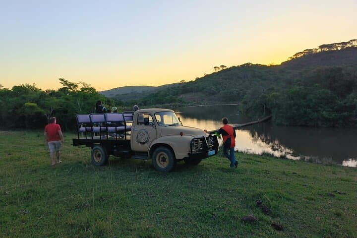 Emerald Vale Brewery: Private Traditional Cuisine & Culture Tour from East London