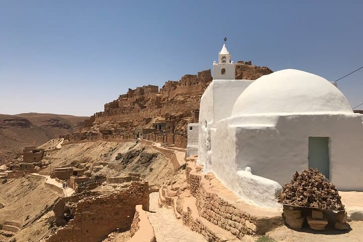 Private 4x4 Day Tour to Tataouine & Chenini: Explore Berber Ksour from Djerba