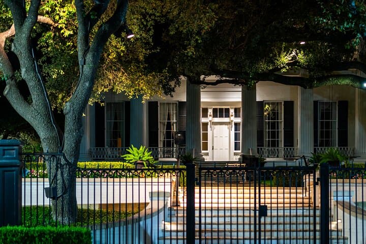 Austin Walking Ghost Tour: Haunted History & Downtown Night Walk