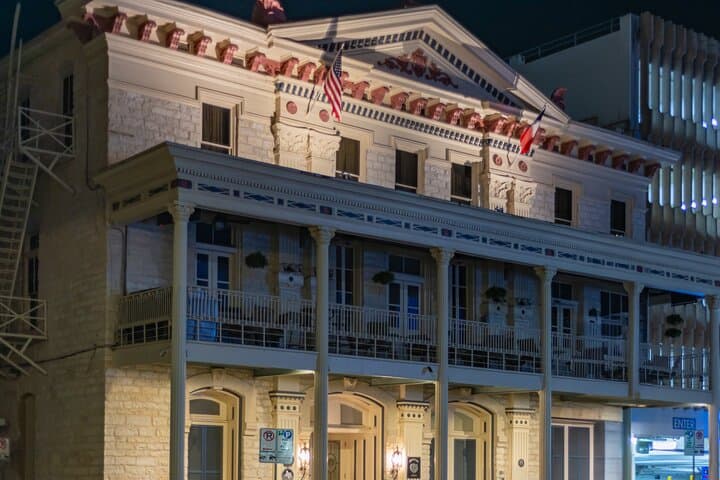 Austin Walking Ghost Tour: Haunted History & Downtown Night Walk photo 3
