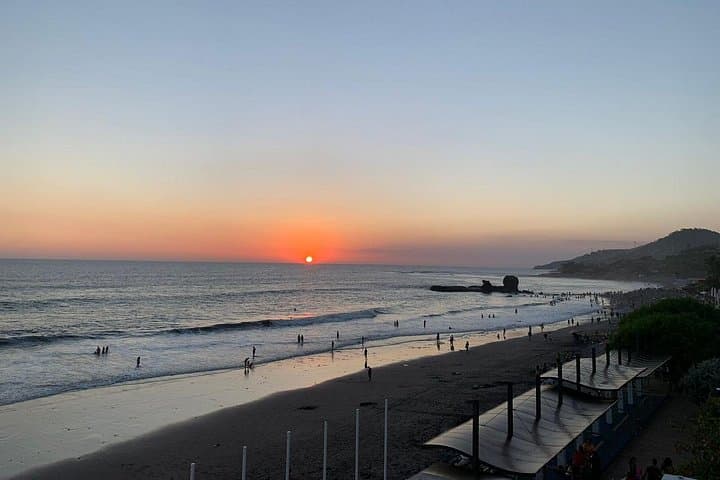 Surf City Coastal Walk: El Tunco Seafood, Surf Culture & Pacific Saltwater Pool