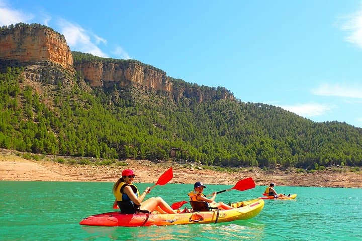 Full-Day Kayaking and Thermal Springs Private Tour at Arenoso Reservoir, Montanejos