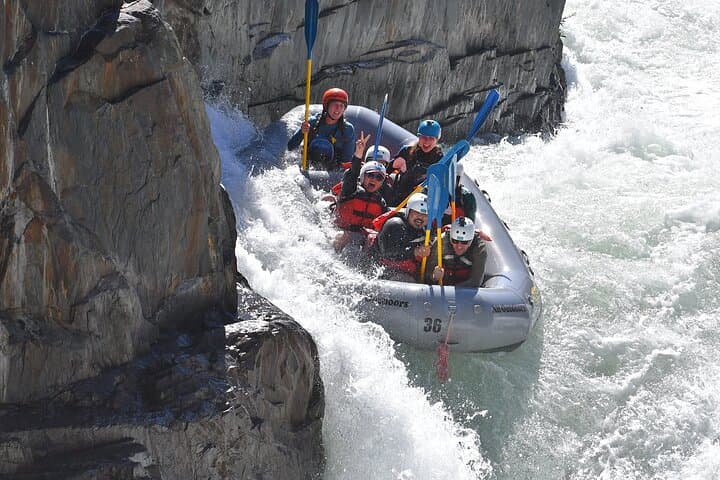 Middle Fork American River Class 3-4 Rafting: Tunnel Chute and Canyon Thrills photo 6