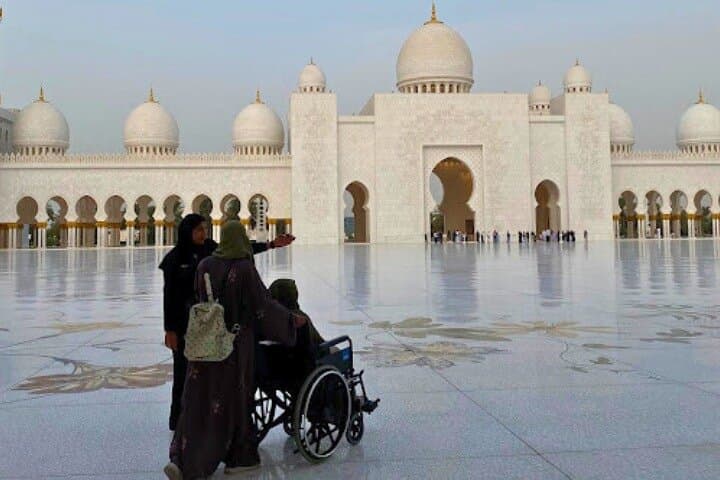Sheikh Zayed Grand Mosque 5-Hour Guided Tour from Dubai — Architecture, Prayer & Practical Tips photo 2