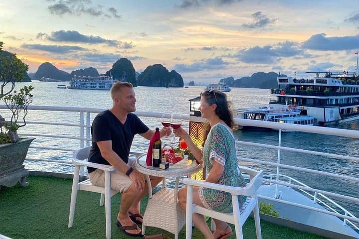 Sapphire 2-Day Lan Ha Bay Cruise: Kayak, Caves & Overnight on the Water photo 2
