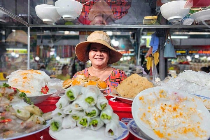 Hue Street Food Walking Tour: Traditional Dishes & Hidden Gems photo 3