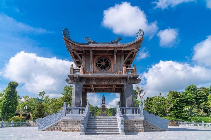 Ninh Binh Full-Day: Bai Dinh Pagoda, Mua Cave Hike & Trang An Boat Ride
