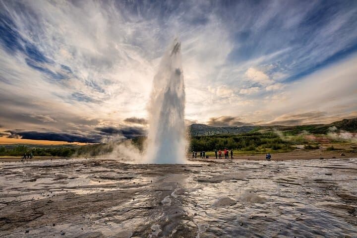 Golden Circle Classic Day Tour from Reykjavik: Thingvellir, Geysir & Gullfoss in One Day