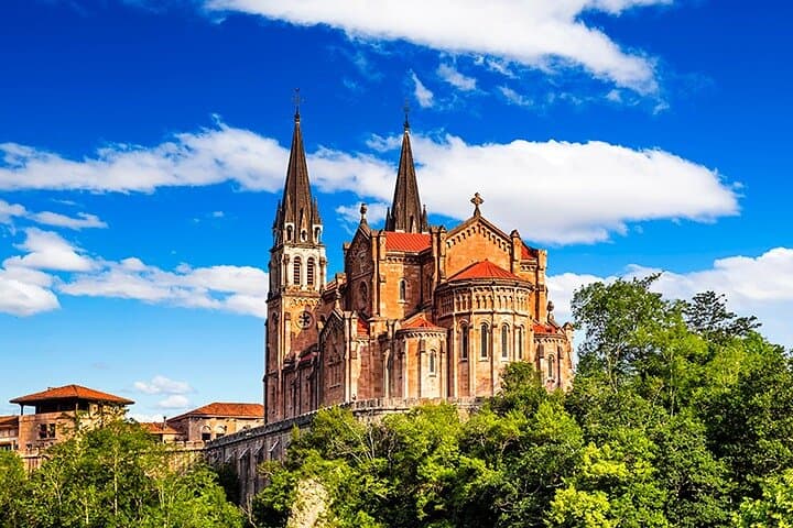 Covadonga Lakes & Sanctuary Day Trip from Santander — Enol, Ercina & Cangas de Onís Guide photo 4