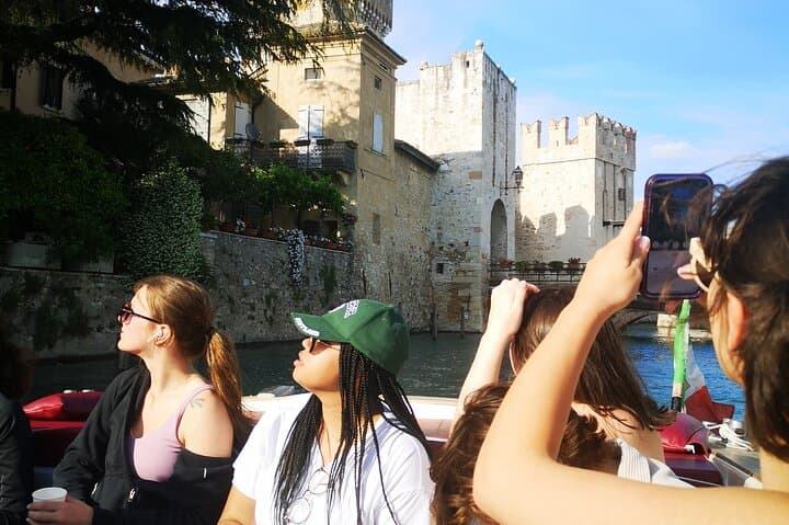 Sirmione Off-the-Crowds Boat and Walking Tour with a Drink — Lake Garda Local Experience